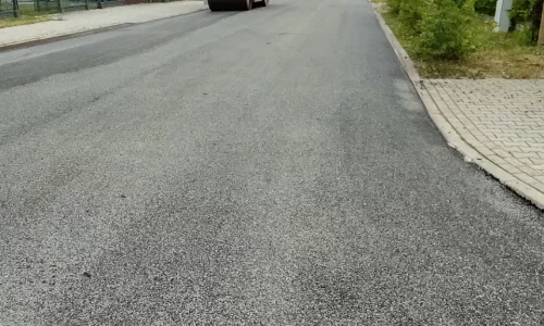 Nowy asfalt na ul. Żołnierzy Wojska Polskiego – zakończono prace na 150-metrowym odcinku