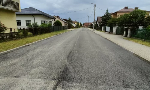 Nowy asfalt na ul. Żołnierzy Wojska Polskiego – zakończono prace na 150-metrowym odcinku