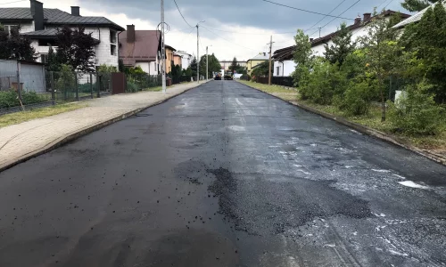 Nowy asfalt na ul. Żołnierzy Wojska Polskiego – zakończono prace na 150-metrowym odcinku